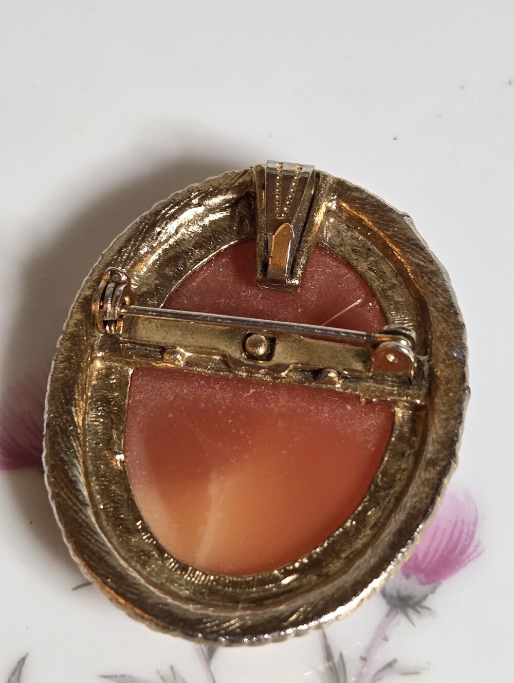 Vintage Cameo Brooch Pendant in Peach and Cream - Picture 2 of 6